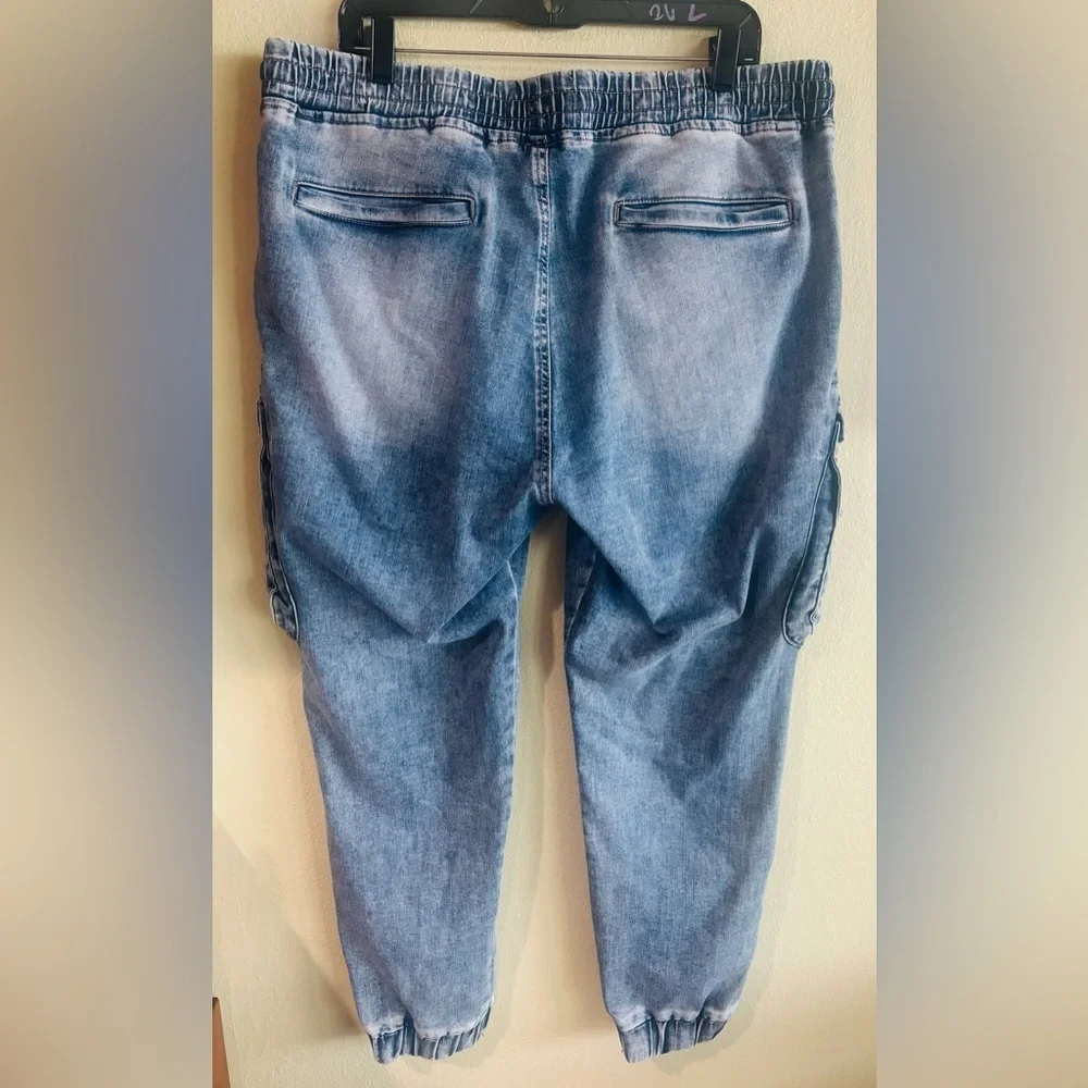 Sun + Stone Men's Encinita Regular-Fit Denim Cargo Joggers Size: XL (Waist 36)